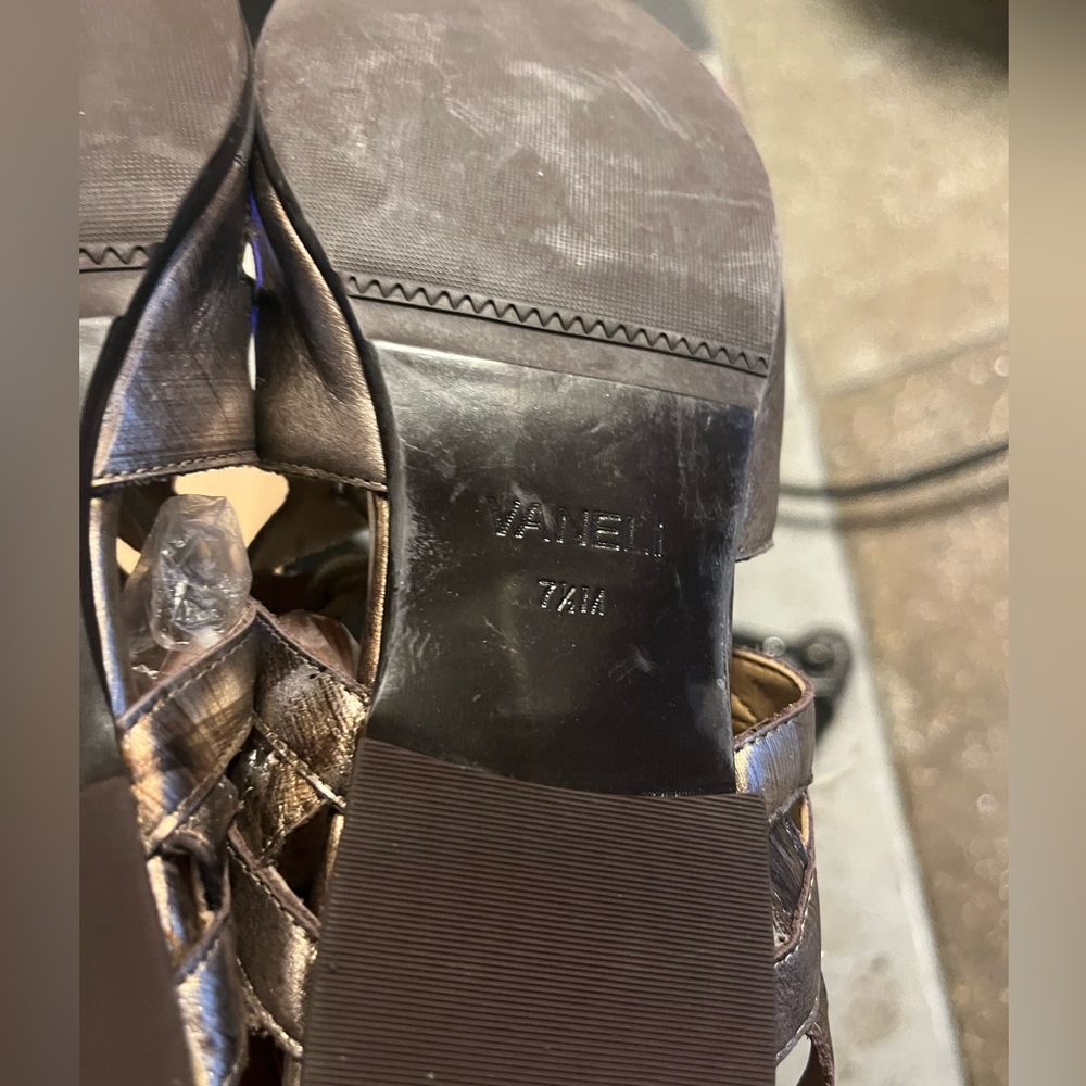 Vaneli Silver Leather Strappy Dress Sandal - good Used flats 7.5m lace up - Picture 2 of 8